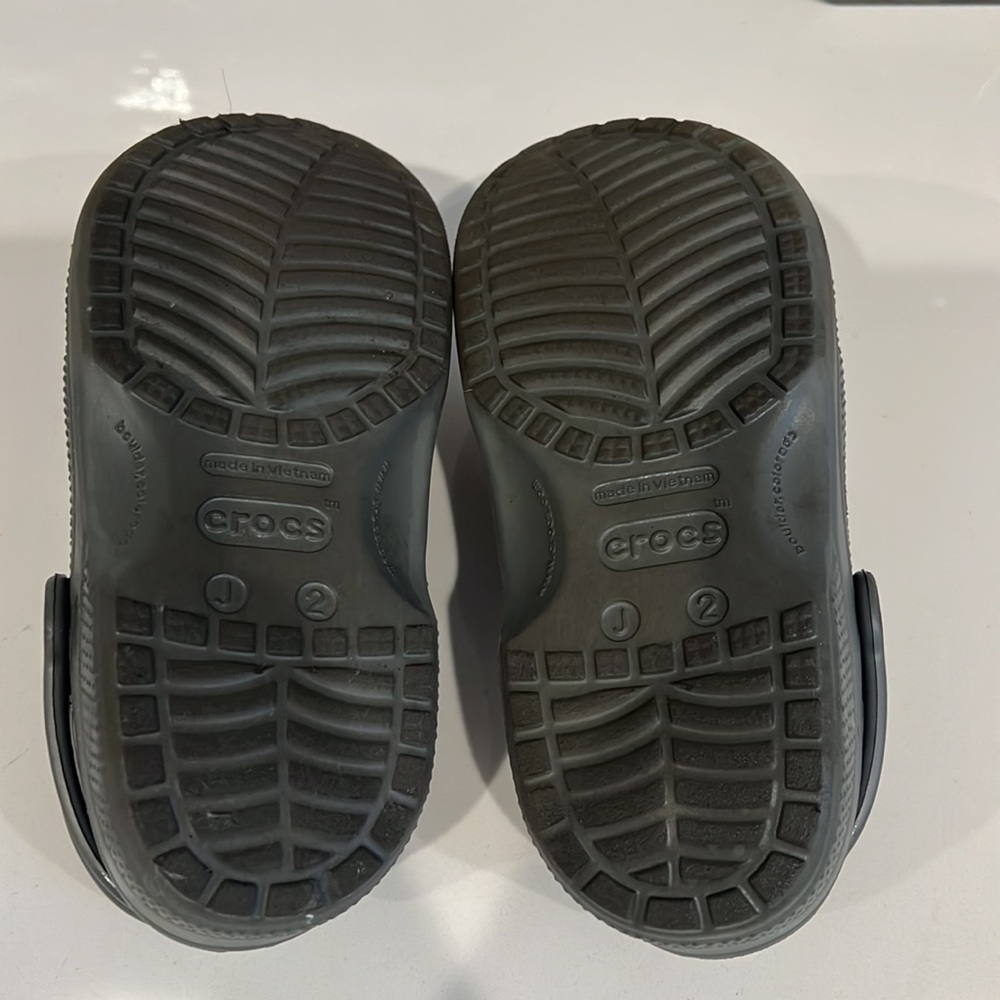 GUC Kids Grey Crocs - Picture 7 of 10